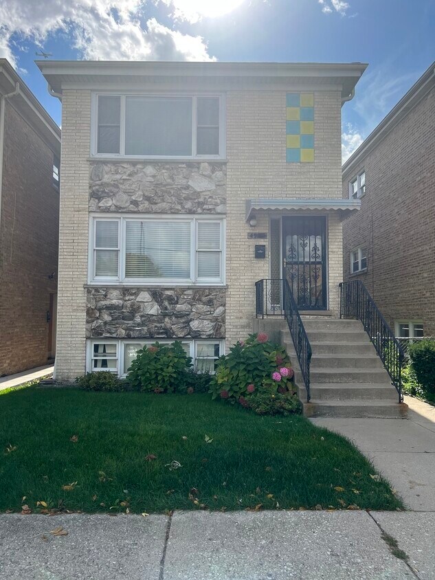 Primary Photo - 4953 W Foster Ave