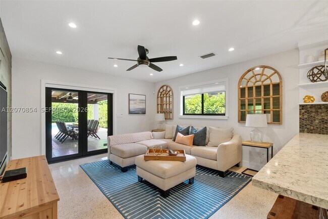 Foto del edificio - 1348 SW 15th St