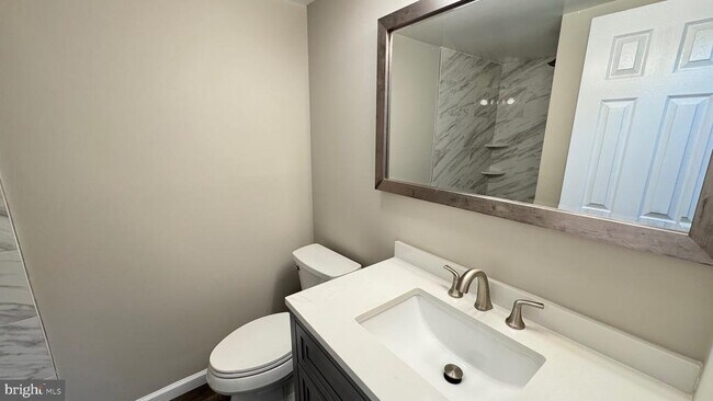 Foto del edificio - 6230 Edsall Rd