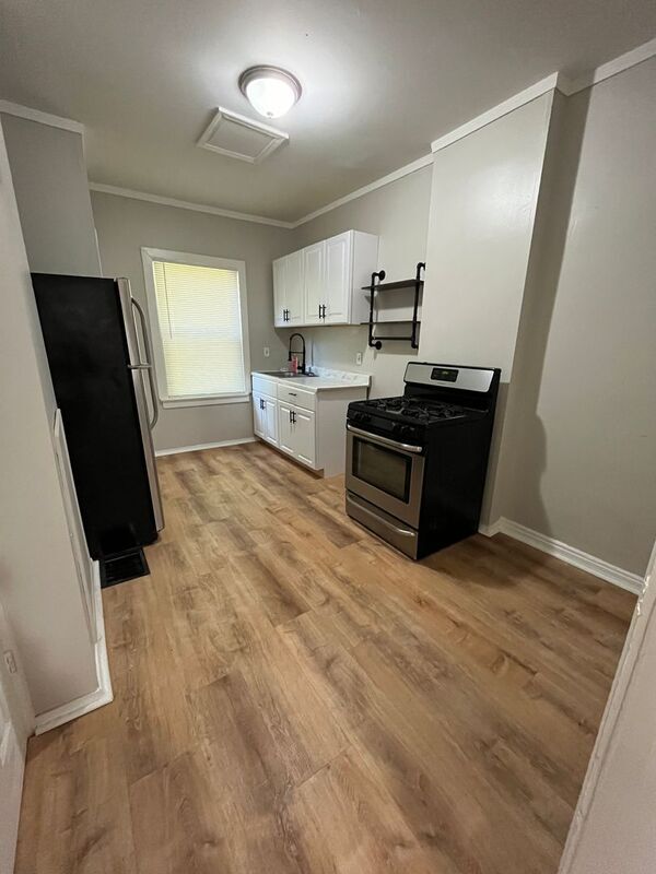 Building Photo - 508 Parsells Ave