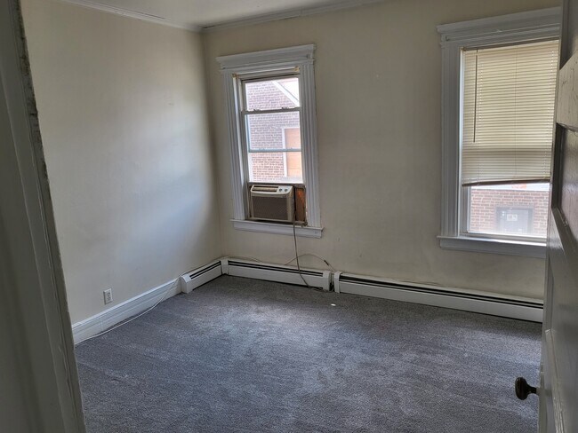BR 2 - 364 Franklin St