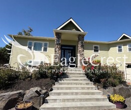 Building Photo - 1420 Havstad Dr
