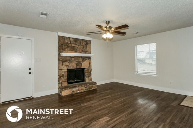 Building Photo - 4696 Crestfield Rd