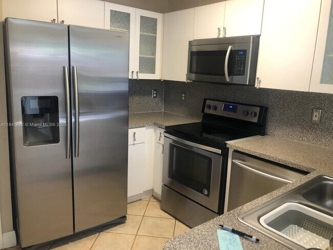 Foto del edificio - 6141 NW 115th Pl