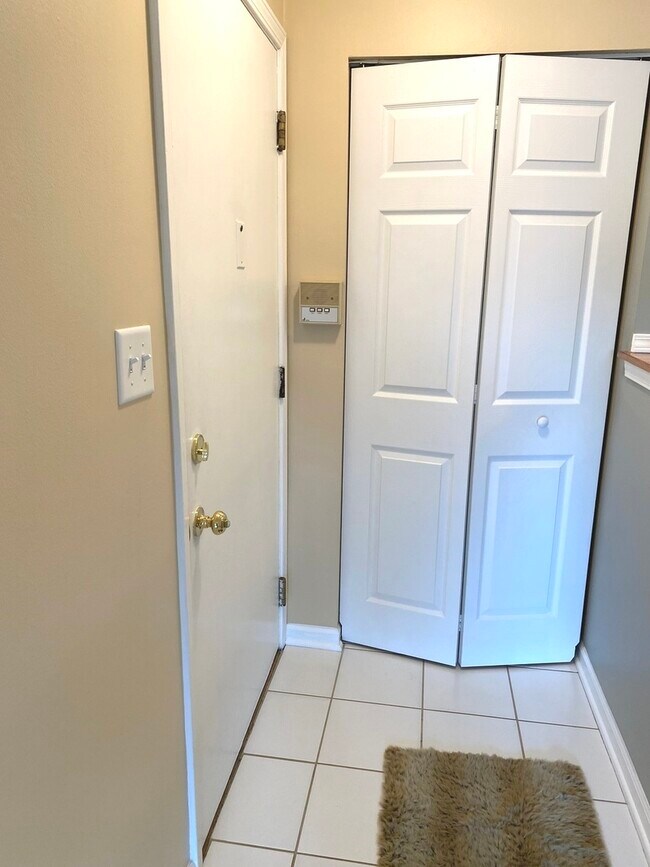 Foto del edificio - 1619 N Windsor Dr