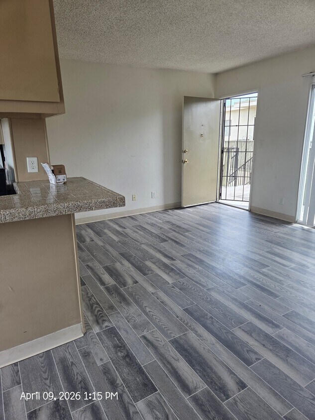 Foto del edificio - 995 N Mollison Ave