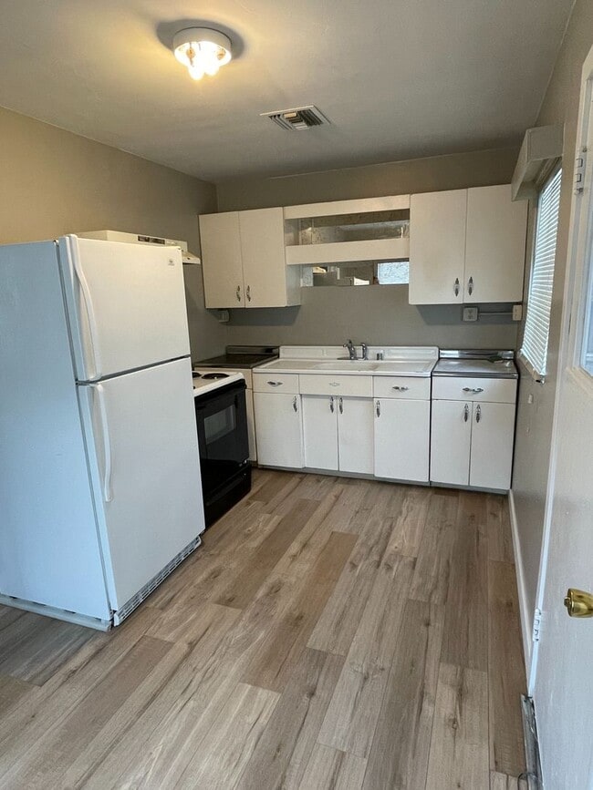 Building Photo - 391 N 15th St