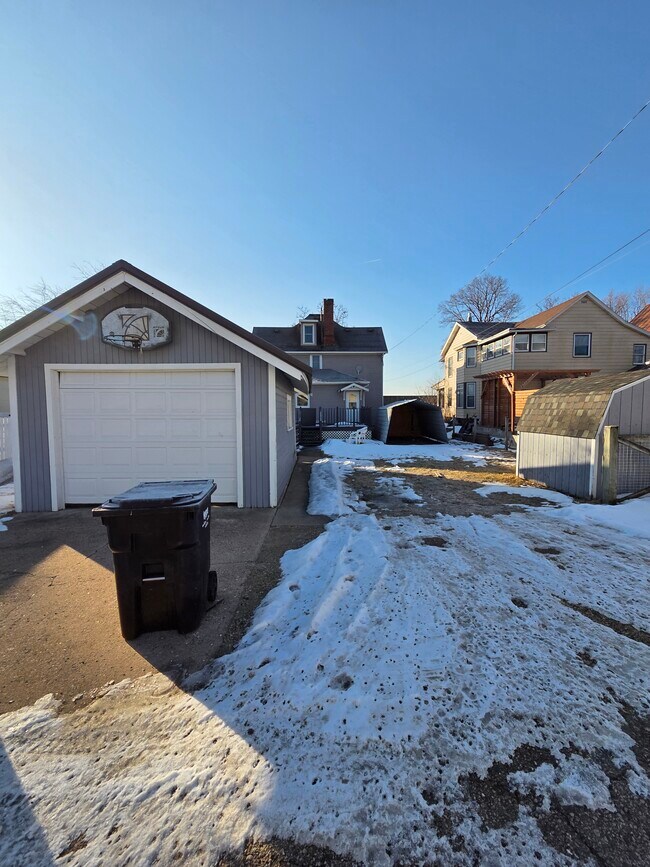 Foto del edificio - 408 E Oak St