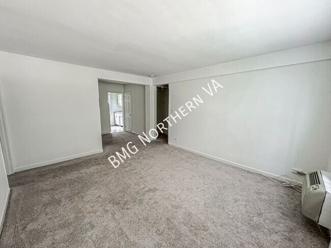 Foto del edificio - 214 N George Mason Dr