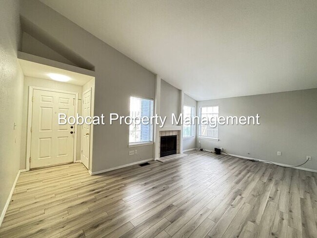 Foto del edificio - 2319 Blue Haven Ln