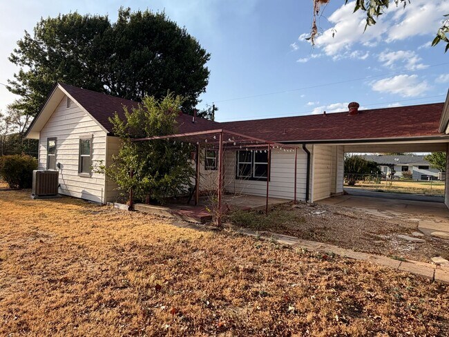 Building Photo - 306 G St
