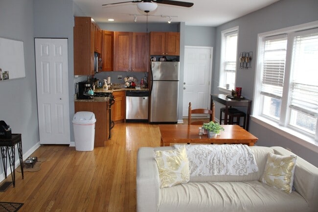 Building Photo - 3745 W Argyle St