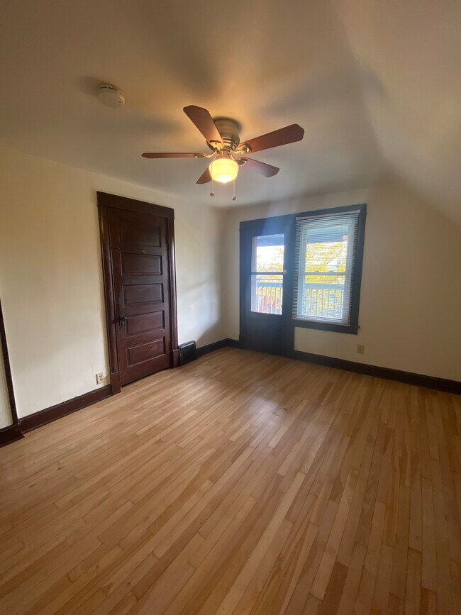 Foto del edificio - 1242 E Mifflin St