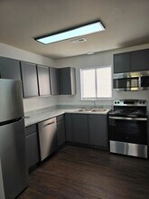 Building Photo - 723 Dale Dr