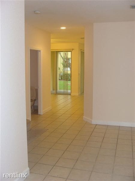 Building Photo - 2441 Shoma Dr