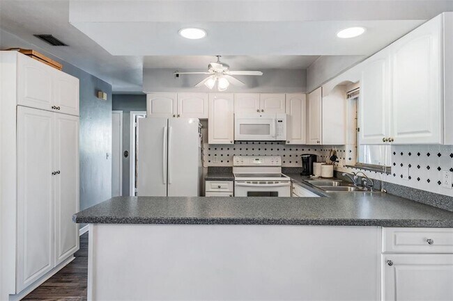 Building Photo - 2251 Habersham Dr