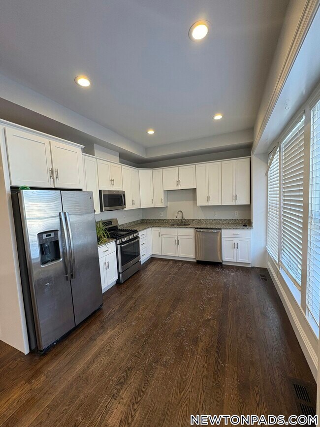 Foto del edificio - 2044 Beacon St