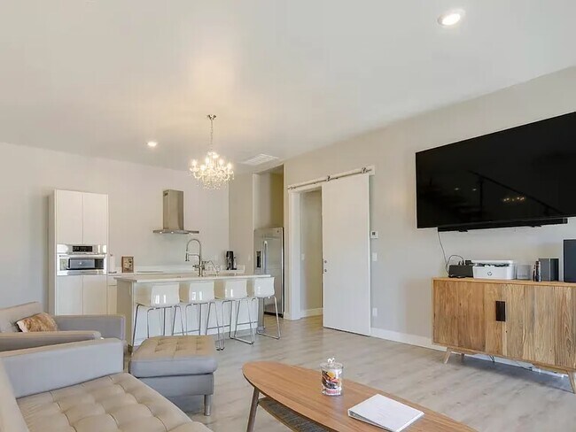 Foto del edificio - 925 E Shelter Cove Rd