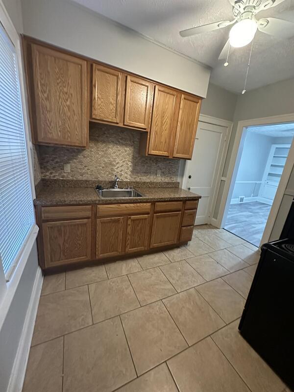 Foto del edificio - 3392 Beechwood Ave