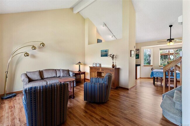 Sala de estar formal - Vista 2 - 13504 Quivas St