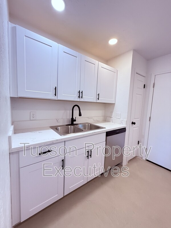 Foto del edificio - 810 N Alvernon Way