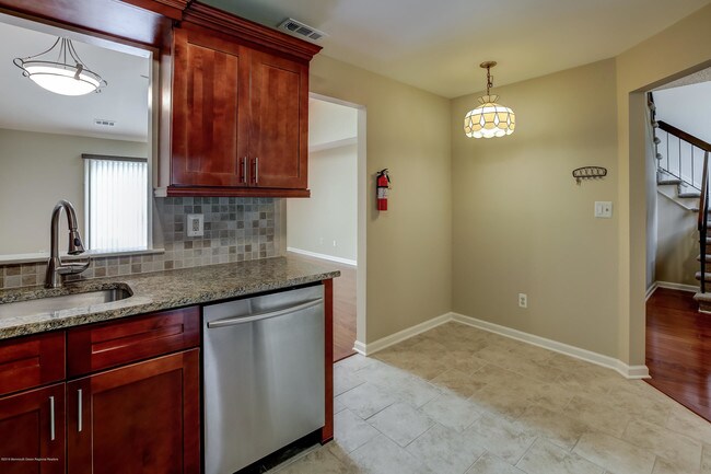 Foto del edificio - 92 Tulip Ln