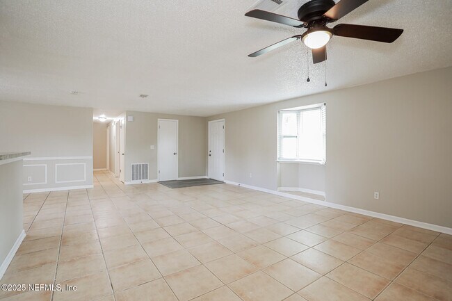 Building Photo - 2766 Frontier Ave