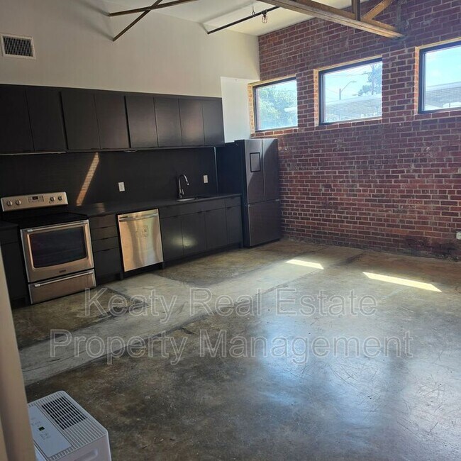 Foto del edificio - 136 E Cypress St