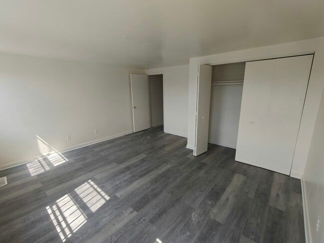 Building Photo - 1336 N Carey St