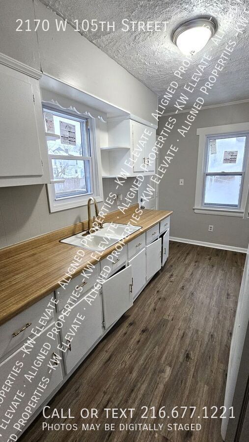 Building Photo - 2170 W 105th St