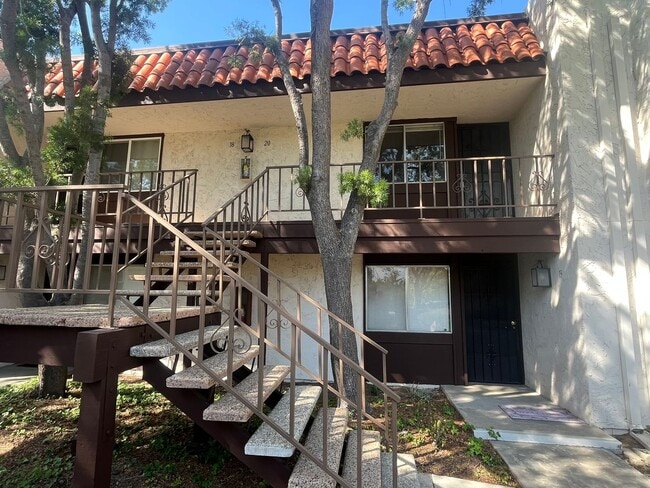 Building Photo - Spacious 2 Bed / 1 Bath Upstairs Condo in San Carlos – Utilities Included!