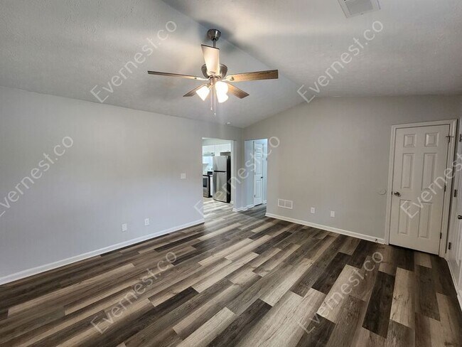 Foto del edificio - 534 Chestnut Ln