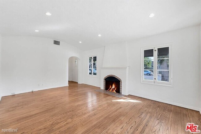 Foto del edificio - 3 br, 2 bath House - 4161 Elmer Ave