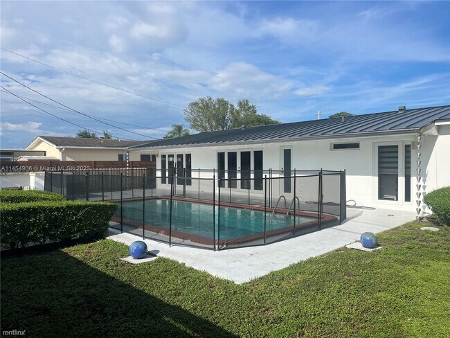 Building Photo - 3 br, 2 bath House - 5840 SW 93rd Pl