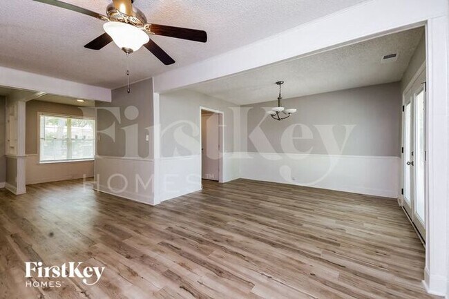 Building Photo - 2515 Foxcroft Cir