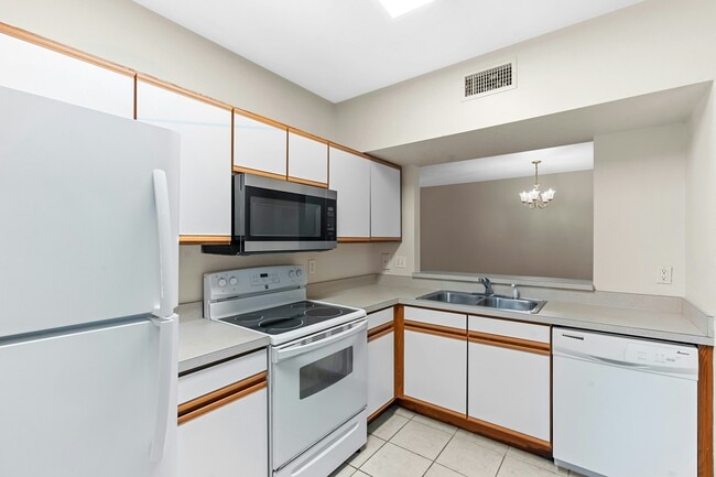 Building Photo - 6433 Cypressdale Dr