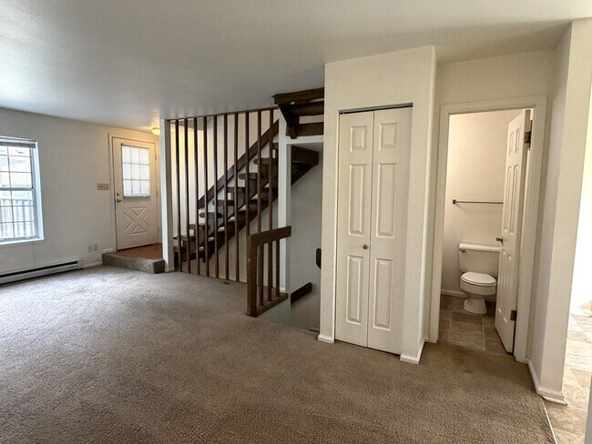 Building Photo - 2828 Silverplume Dr
