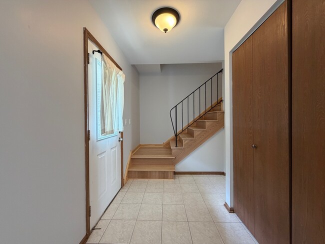 Building Photo - 1724 Hall Pl