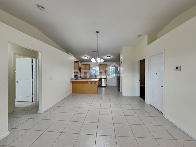 Building Photo - 3090 SW Boxwood Cir