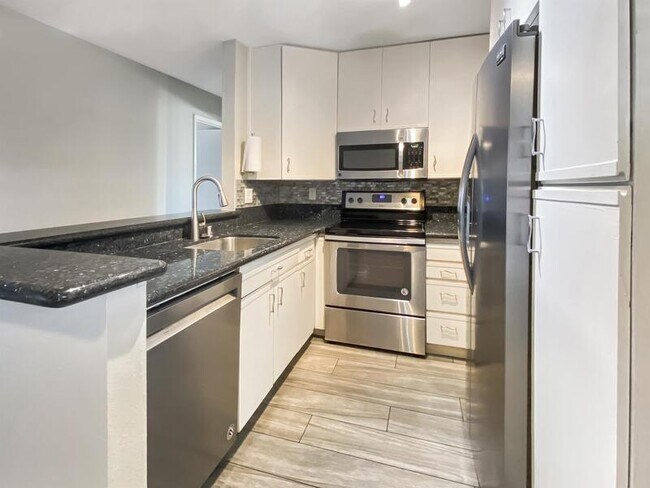 Foto del edificio - 4651 Pico St