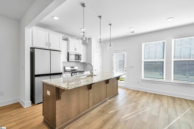 Building Photo - 11 Shager Pl