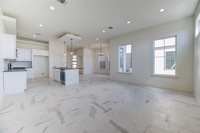 Building Photo - 2919 El Fenice Ln