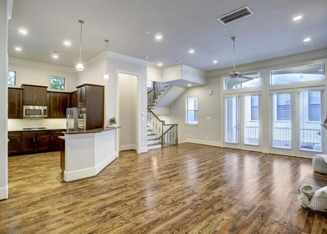 Building Photo - 1853 Dart St