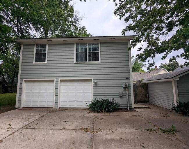 Building Photo - 420 W Comanche St