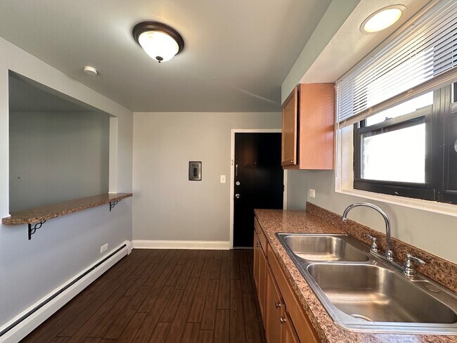 Building Photo - 9016 Lamon Ave