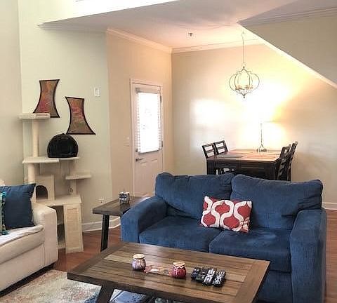 Dining Nook - 221 Delmont St