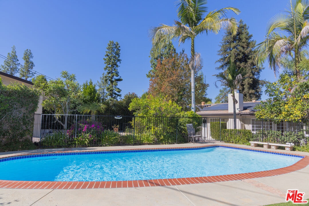 Foto principal - 24316 Burbank Blvd
