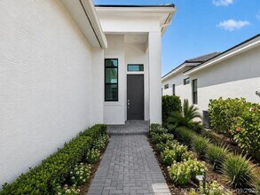 Building Photo - 9148 SW Esule Way