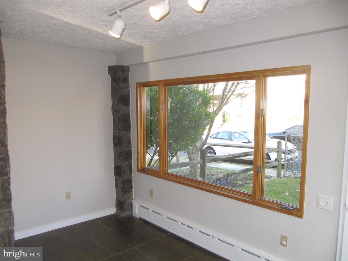 Primary Photo - 136 Winchester Rd