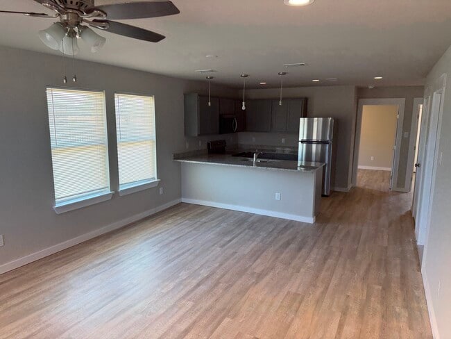 living/kitchen - 1016 N Plum St